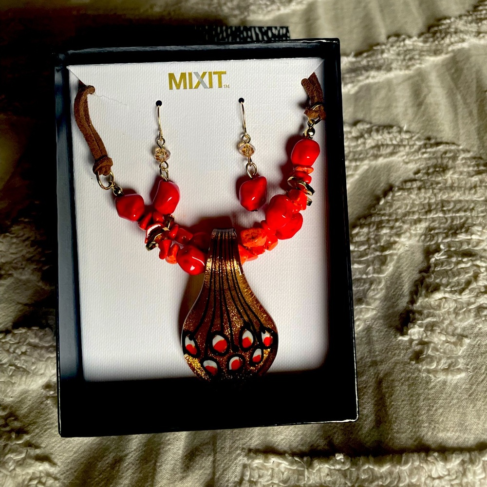 Glass beads with chain and leather…